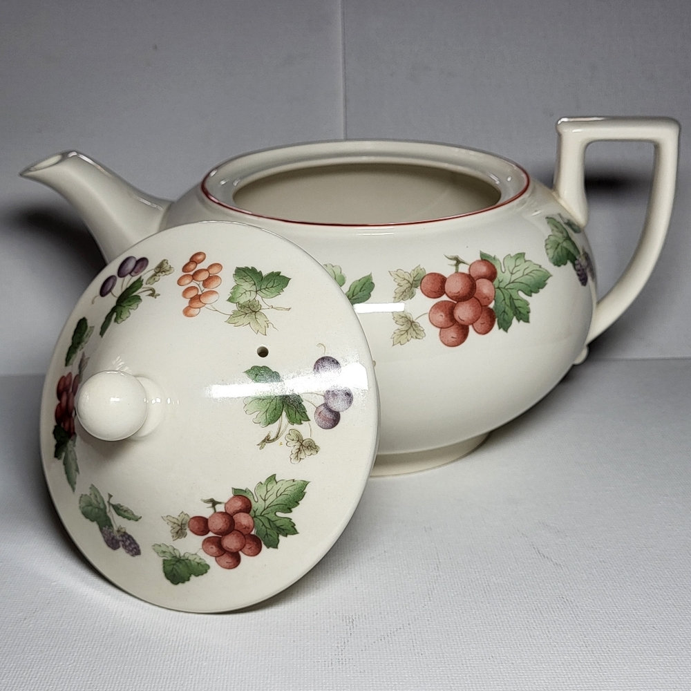 WEDGWOOD Queen's Ware Vintage "Provençe" Teapot With Fruit Design - Picture 4 of 12